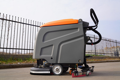 在選購洗地機(jī)時(shí)需要注意這些事項(xiàng) 在選購洗地機(jī)時(shí)需要注意這些事項(xiàng).jpg